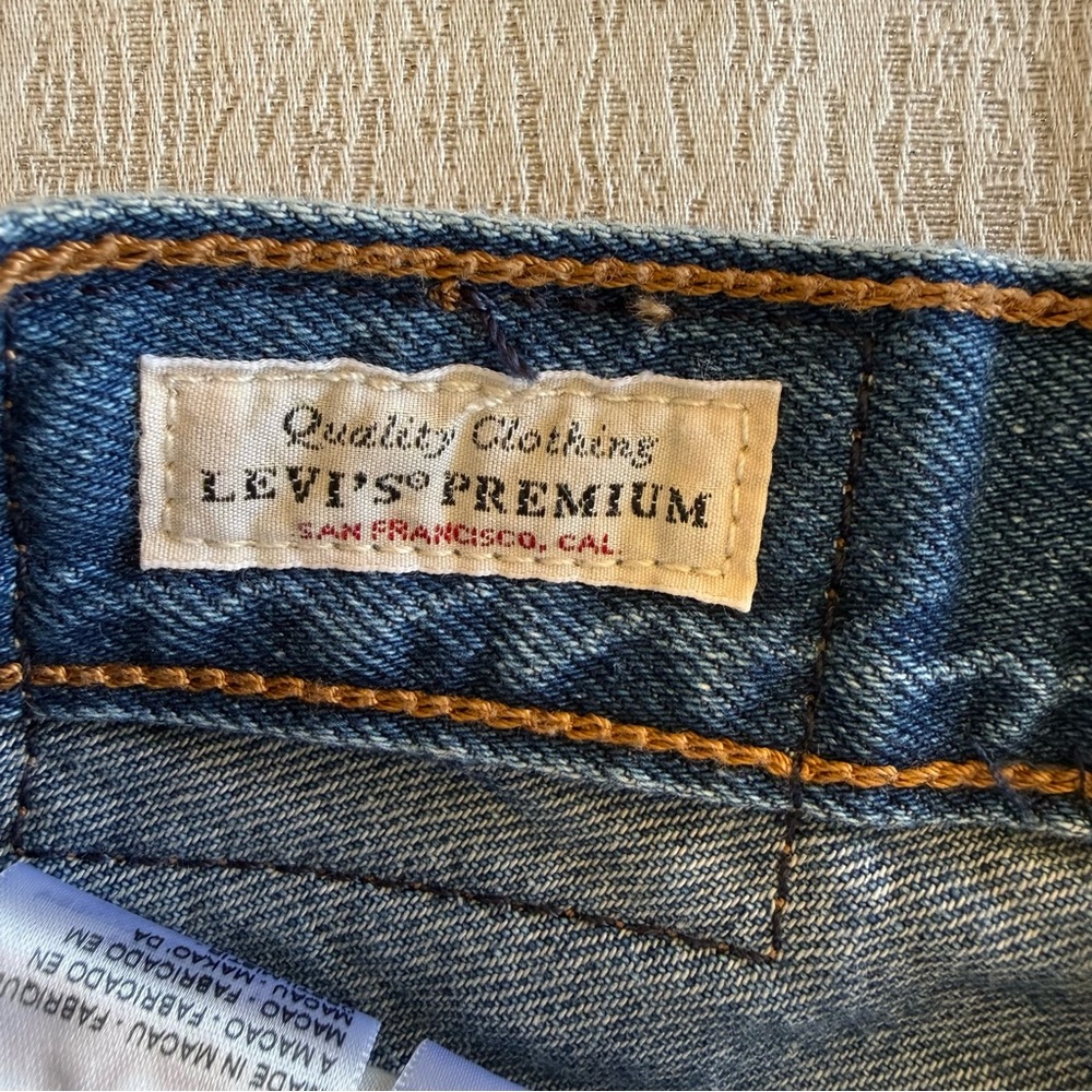 Levis Premium Womens Size W25 Ribcage Daisy Embroidered Denim Shorts - Picture 4 of 16